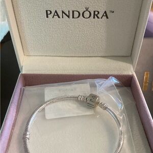 Pandora 7” Bracelet 925 Silver NIB